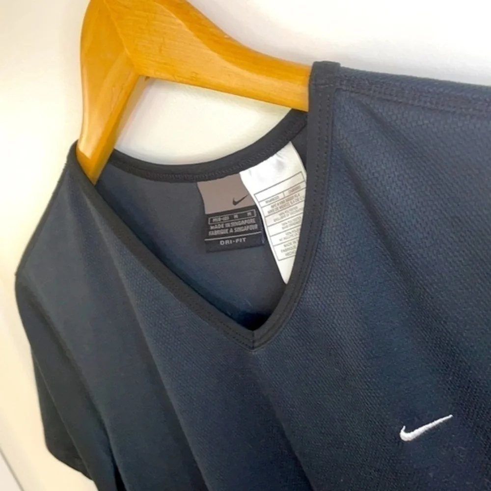 NIKE | Kids Size 8-10 ( Girl) Black Nike Swoosh V-Neck Shirt